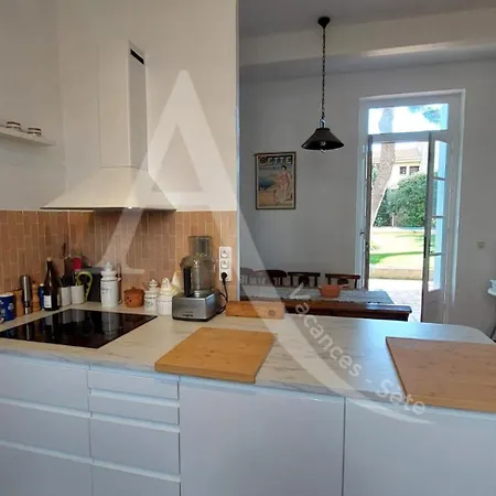Maison De Maitre Capacite 10 Personnes Avec Piscine, Wifi Et Stationnement